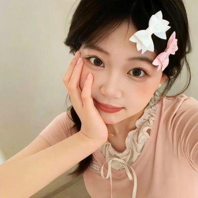女生向前走